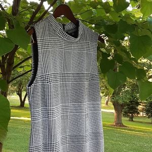 Sleeveless dress or jumper